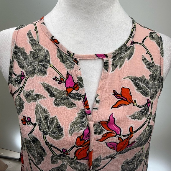 3/$25 C&E Floral Sleeveless Keyhole Blouse – XS - Picture 6 of 9